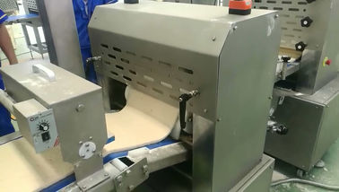 स्क्वायर के आकार के पिज्जा के लिए पूर्ण स्वचालित जमे हुए पिज्जा बनाने की मशीन आपूर्तिकर्ता