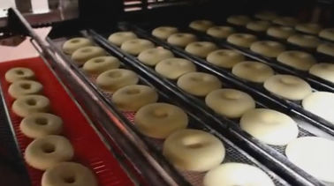 उन्नत सीमेंस पीएलसी सिस्टम के साथ जमे हुए डोनट उत्पादन लाइन का आसान संचालन आपूर्तिकर्ता