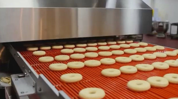 स्वत: डोनट बनाने की मशीन औद्योगिक आटा शीटिंग समाधान के साथ